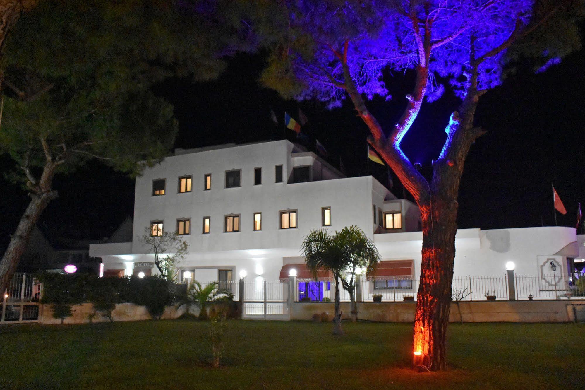Joy Hotel 3*