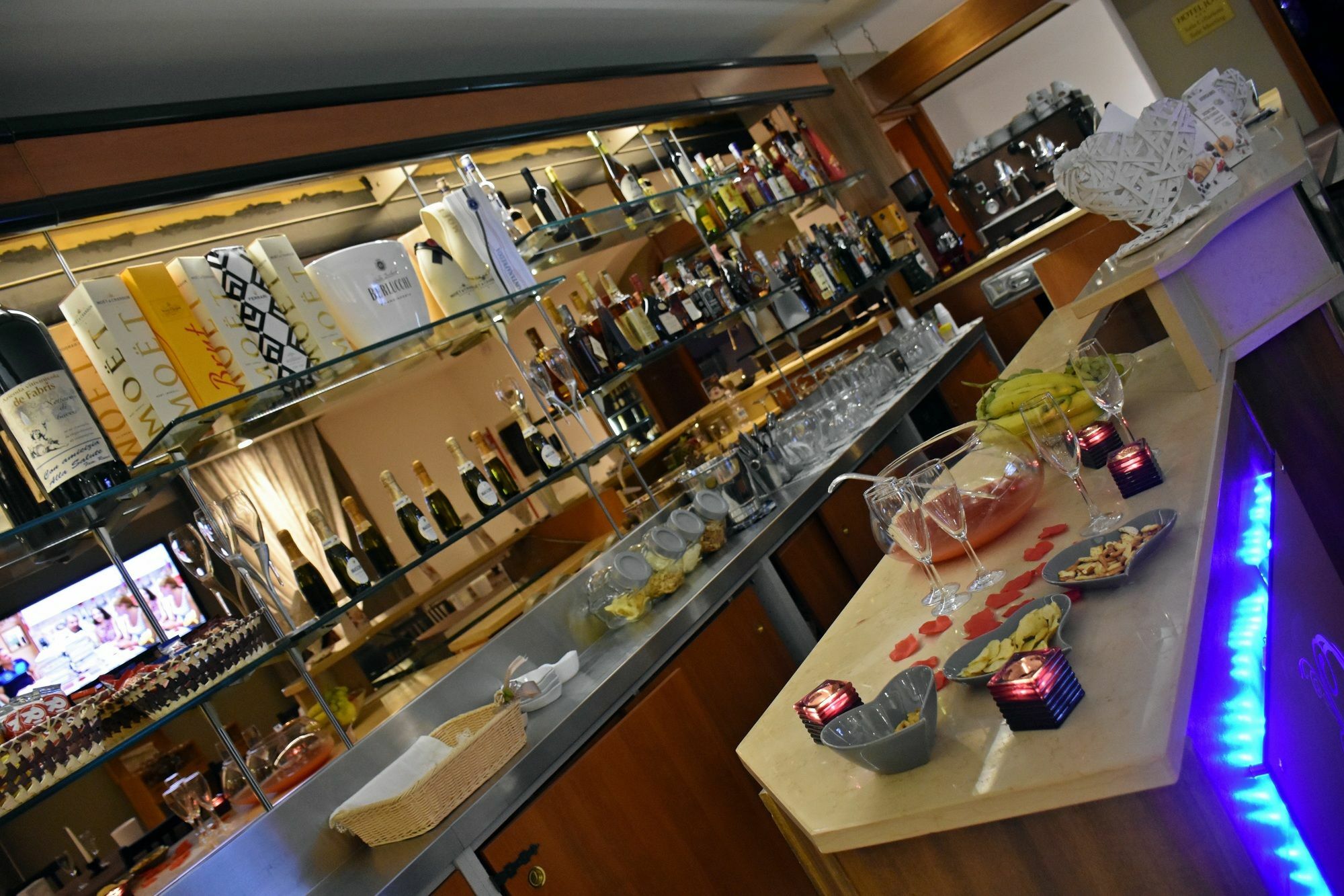 Joy Hotel 3*